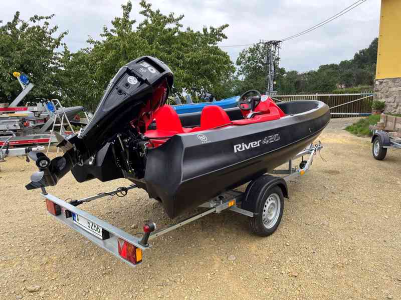 Nový motorový člun River Boats 420 XR - foto 3