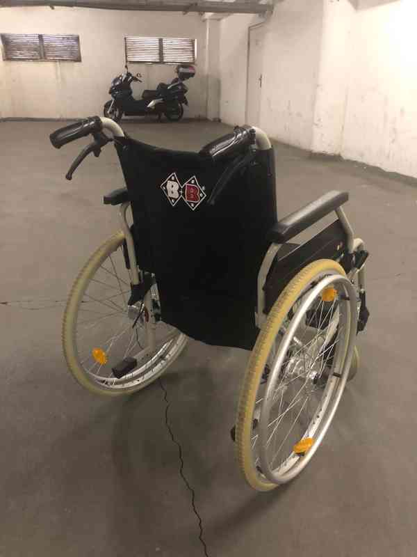 invalidní skládací vozík s brzdama pro doprovod - foto 2