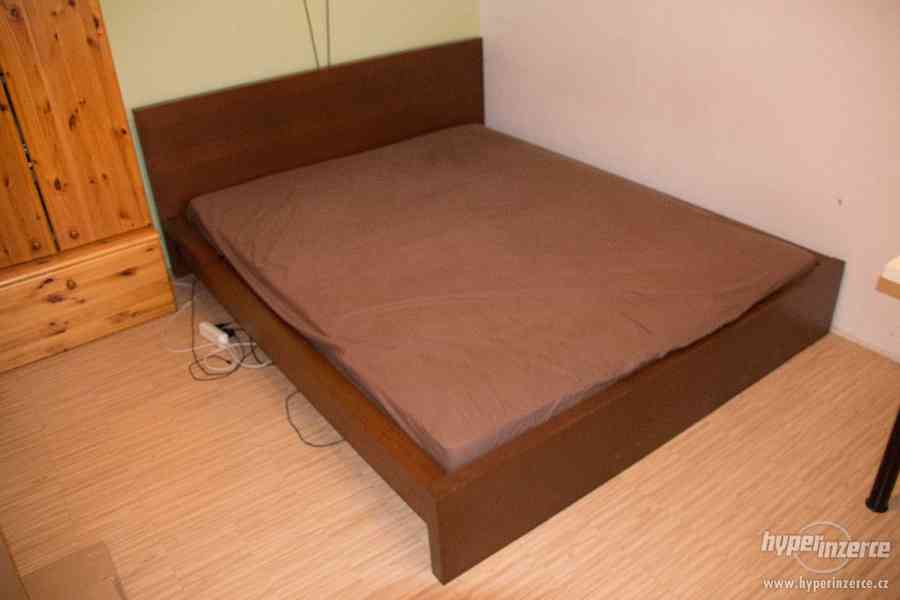 Dvojlůžková postel IKEA - foto 1