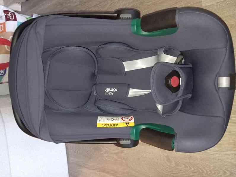 Obrázek k inzerátu: Autosedačka vajíčko značky Britax Romer baby Safe 3 i-size