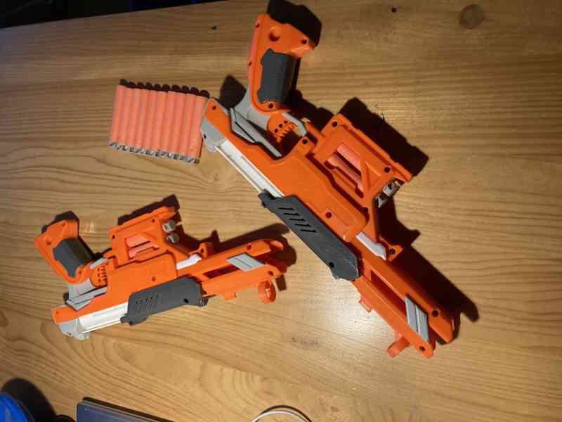 Dvě pistole Nerf Accustrike Falconfire - foto 1