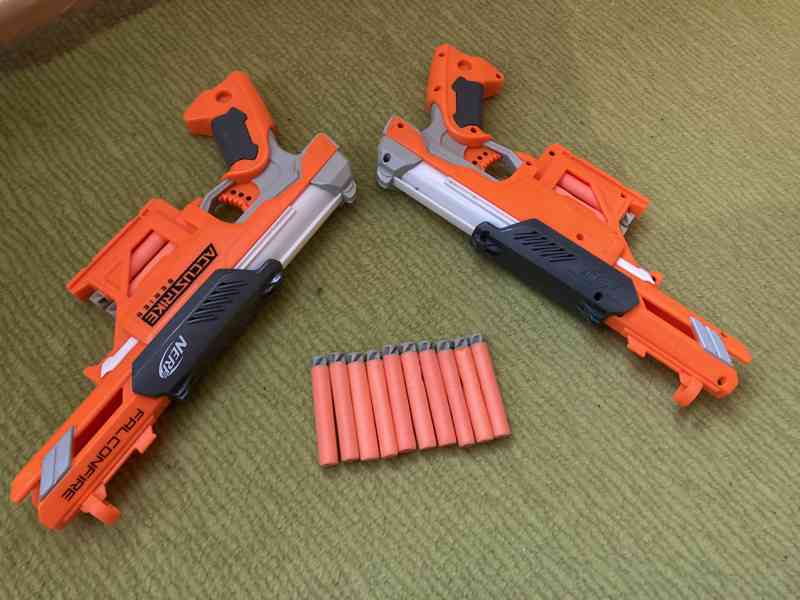 Dvě pistole Nerf Accustrike Falconfire - foto 2