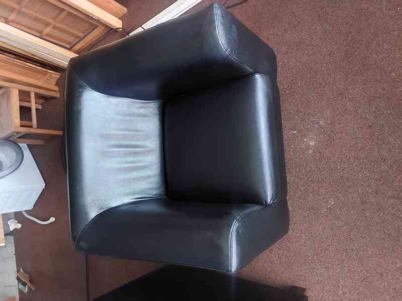 Černé křeslo  - foto 2