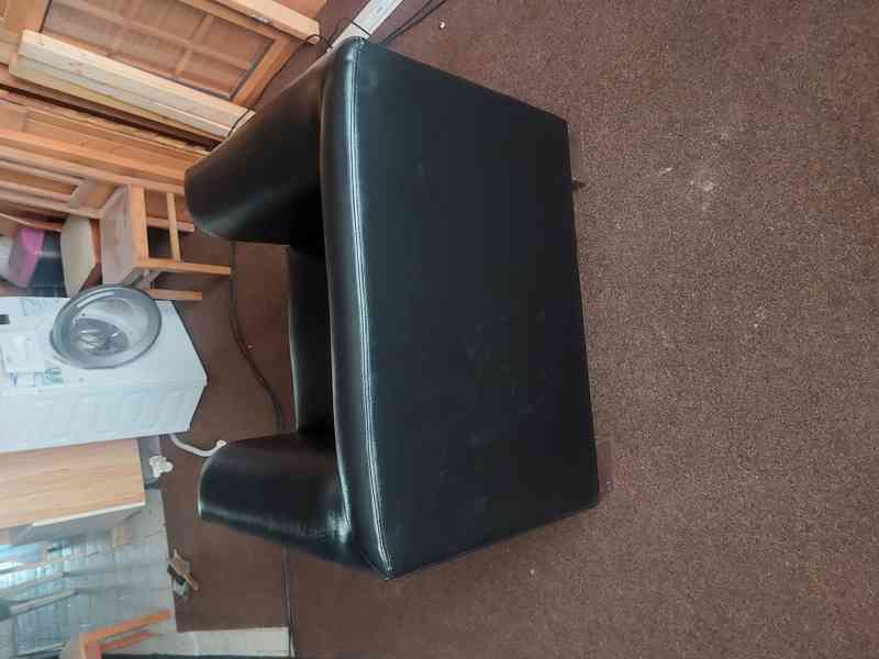 Černé křeslo  - foto 3