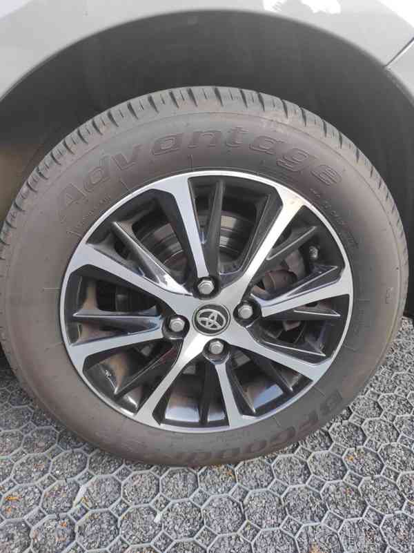 Toyota Yaris 1,5 82kW - 2016 - 56 000 najeto - foto 11