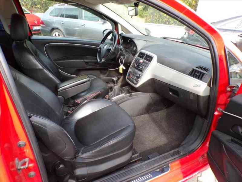 Fiat Punto 1,4 i - foto 11