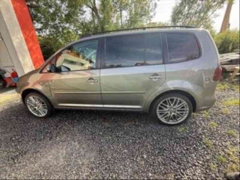 Volkswagen Touran 2,0 TDI 103kW, po komplet.S. - foto 8