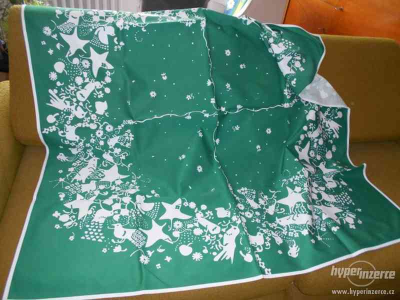 Ubrus zelený s hvězdičkami - foto 1