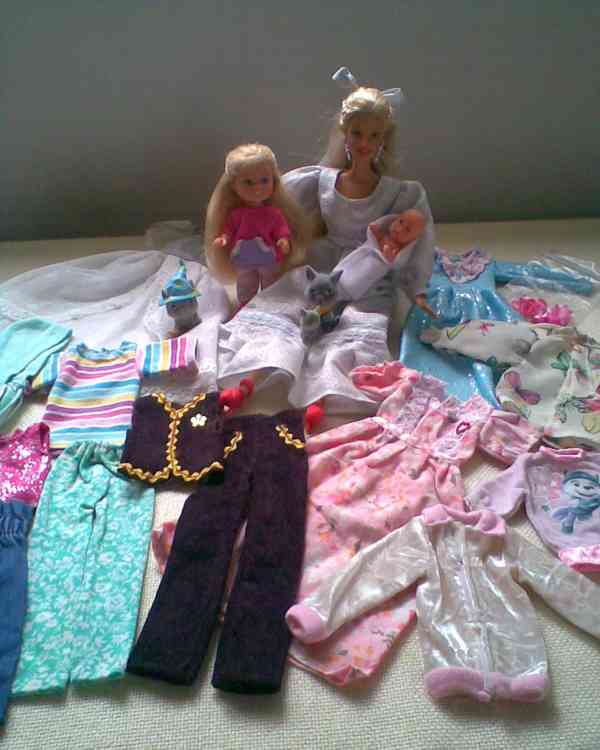 Barbie s chodícím řehtajícím koněm - foto 2