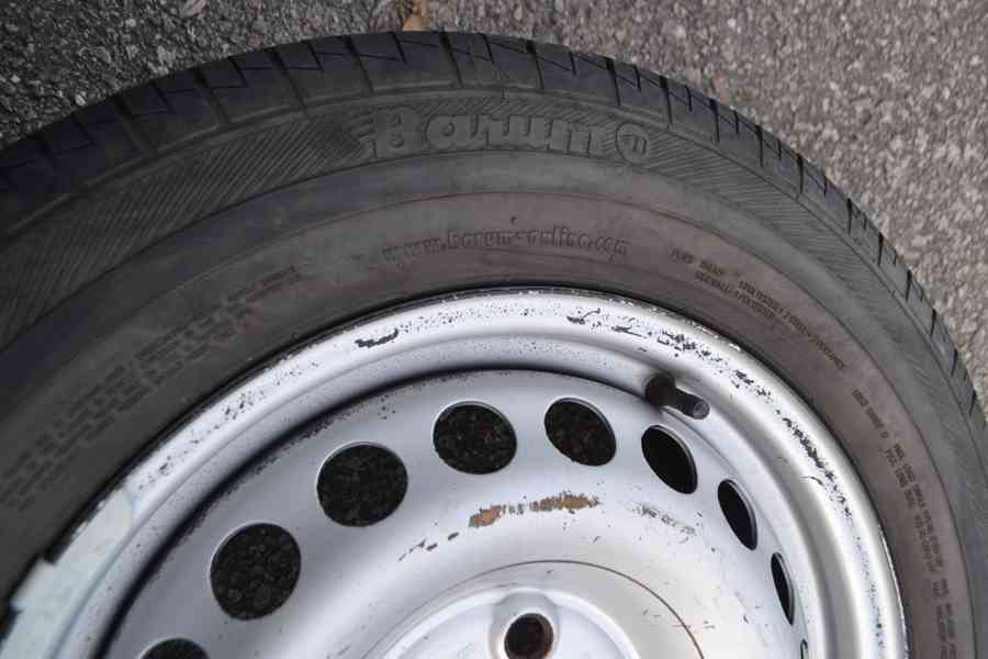 VW T5,T6 (6.1) - Sada pěkných letních kol 205/65R16C zánovní - foto 4