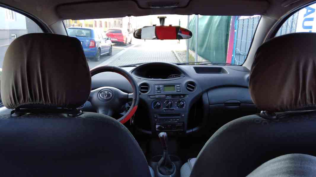 TOYOTA Yaris 1,0i VVTi Comfort  ČR - foto 10