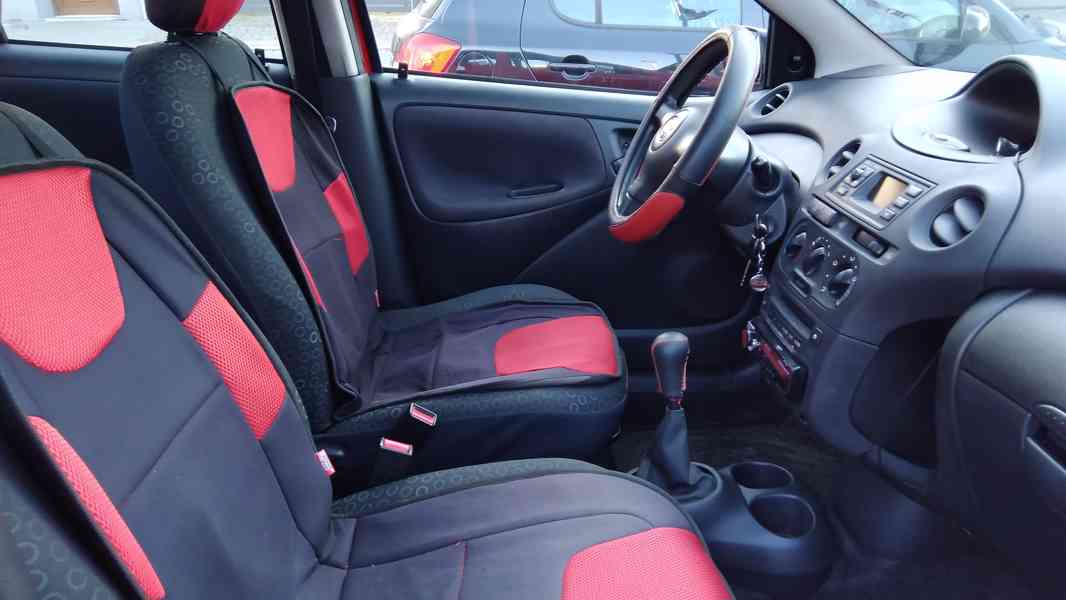 TOYOTA Yaris 1,0i VVTi Comfort  ČR - foto 14