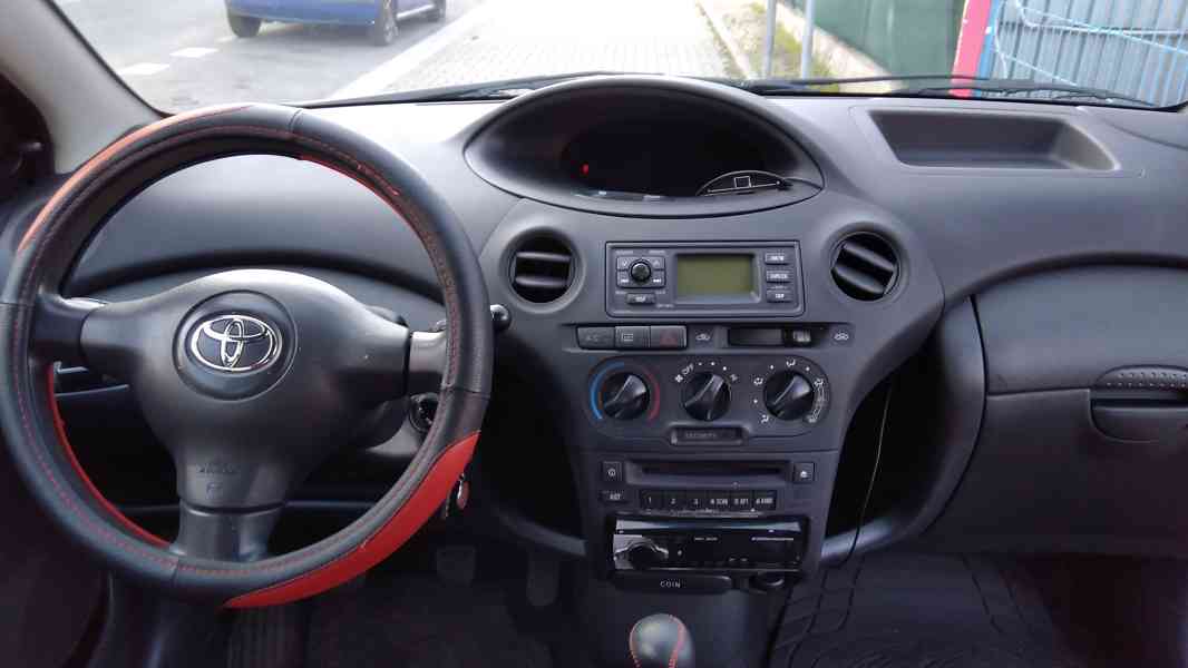 TOYOTA Yaris 1,0i VVTi Comfort  ČR - foto 17