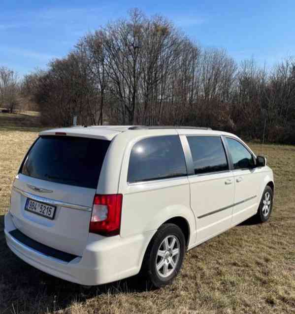 Chrysler Town & Country, 7 místné, A/T, TOP STAV - foto 4