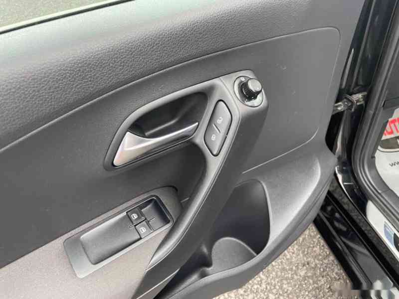Volkswagen Polo, 1,2 51kW, SERVISKA - foto 10