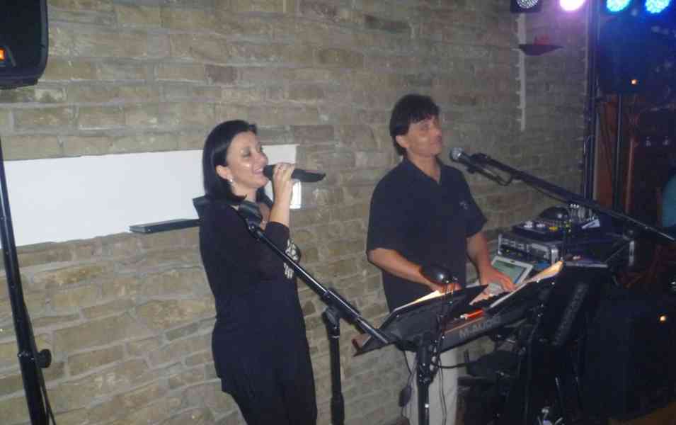 ŽIVÁ HUDBA NA OSLAVY, SVATBY, PLESY + DJ - ZLÍNSKÝ KRAJ - foto 10