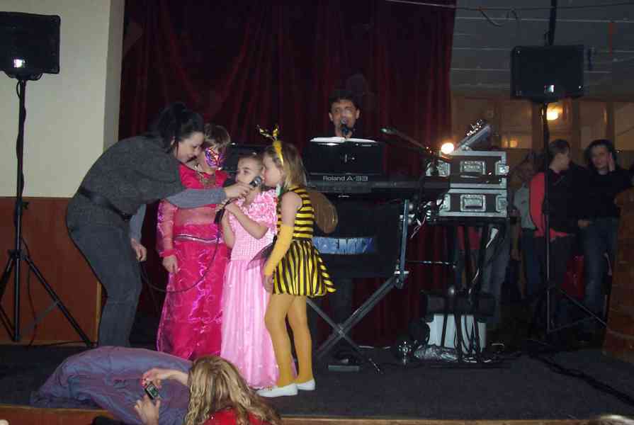 ŽIVÁ HUDBA NA OSLAVY, SVATBY, PLESY + DJ - ZLÍNSKÝ KRAJ - foto 8