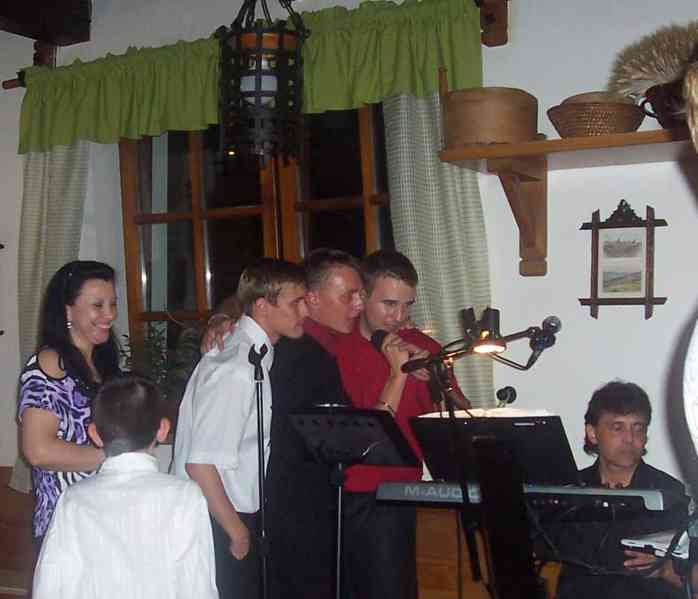 ŽIVÁ HUDBA NA OSLAVY, SVATBY, PLESY + DJ - ZLÍNSKÝ KRAJ - foto 18