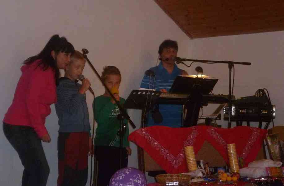 ŽIVÁ HUDBA NA OSLAVY, SVATBY, PLESY + DJ - ZLÍNSKÝ KRAJ - foto 15