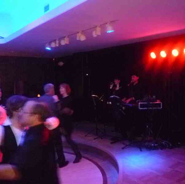 ŽIVÁ HUDBA NA OSLAVY, SVATBY, PLESY + DJ - ZLÍNSKÝ KRAJ - foto 12