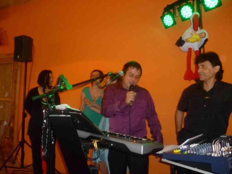 ŽIVÁ HUDBA NA OSLAVY, SVATBY, PLESY + DJ - ZLÍNSKÝ KRAJ - foto 9