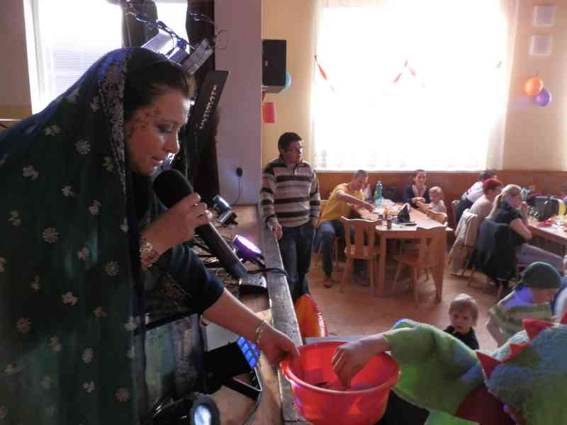 ŽIVÁ HUDBA NA OSLAVY, SVATBY, PLESY + DJ - ZLÍNSKÝ KRAJ - foto 16