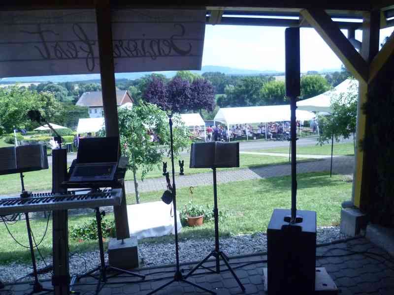 ŽIVÁ HUDBA NA OSLAVY, SVATBY, PLESY + DJ - ZLÍNSKÝ KRAJ - foto 22