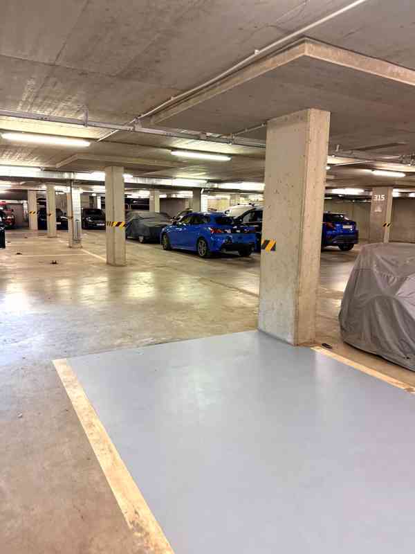 PRODEJ GARÁŽOVÉHO STÁNÍ V OSOBNÍM VLASTNICTVÍ V CENTRU MĚSTA - foto 7