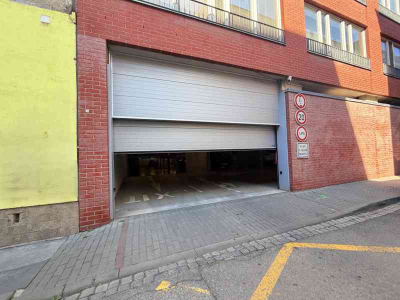 PRODEJ GARÁŽOVÉHO STÁNÍ V OSOBNÍM VLASTNICTVÍ V CENTRU MĚSTA - foto 11