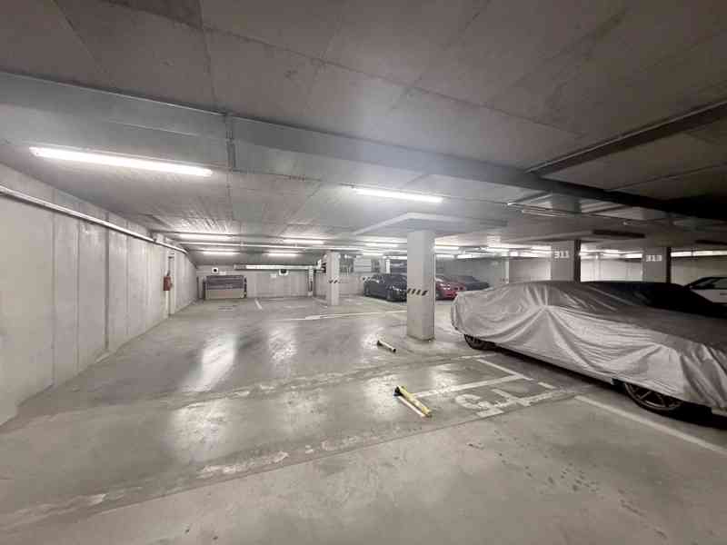 PRODEJ GARÁŽOVÉHO STÁNÍ V OSOBNÍM VLASTNICTVÍ V CENTRU MĚSTA - foto 5