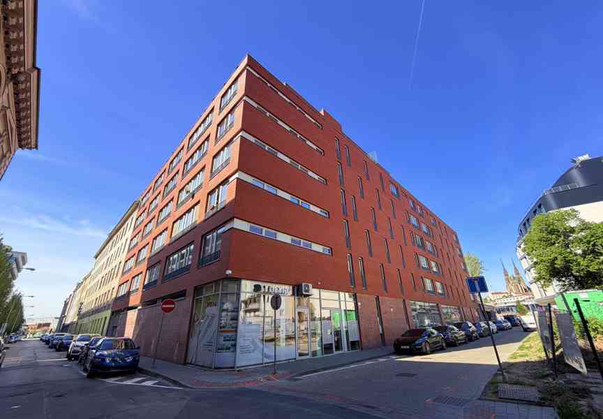 PRODEJ GARÁŽOVÉHO STÁNÍ V OSOBNÍM VLASTNICTVÍ V CENTRU MĚSTA - foto 12