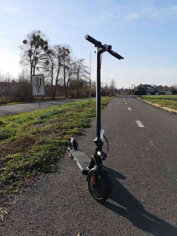 Elektrokoloběžka Motorro (najeto max 200km) - foto 5