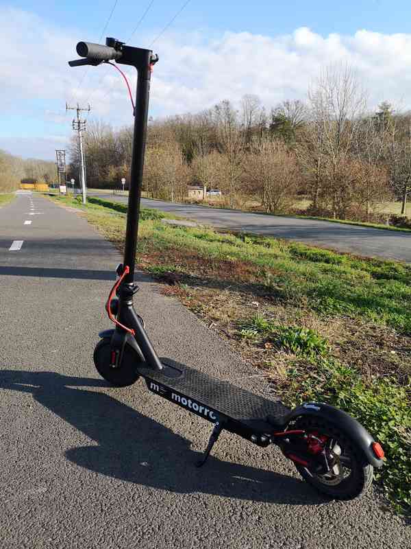 Elektrokoloběžka Motorro (najeto max 200km) - foto 2