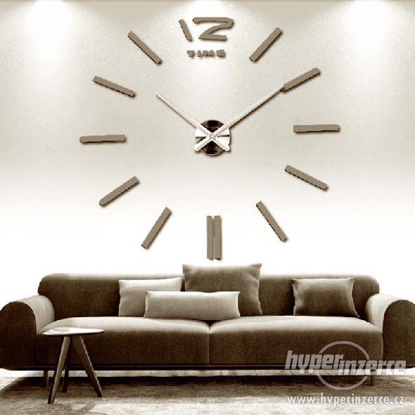 Moderní nástěnné hodiny farebné  120 cm 03-HNEDÁ RAL8011 - foto 1
