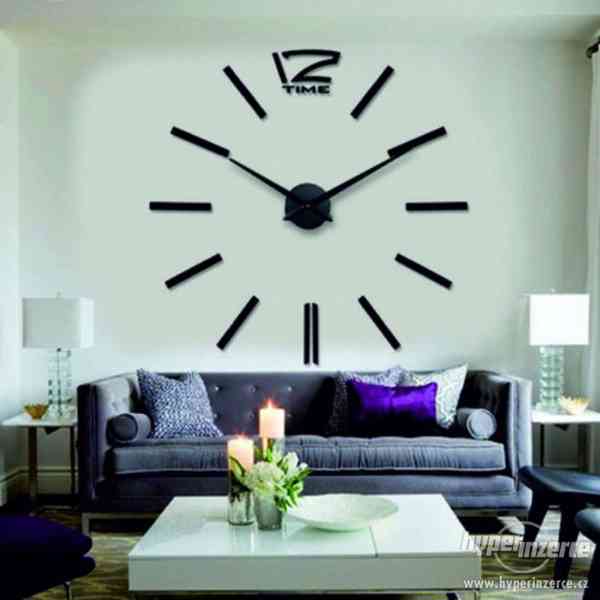 Moderní nástěnné hodiny farebné  120 cm 03-HNEDÁ RAL8011 - foto 3
