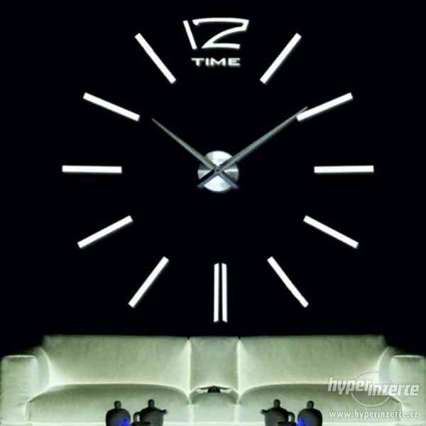 Moderní nástěnné hodiny farebné  120 cm 03-HNEDÁ RAL8011 - foto 4