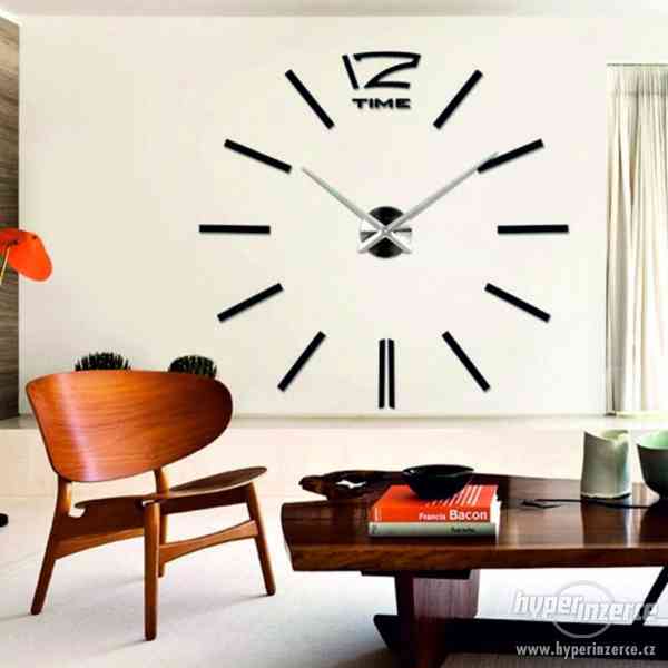 Moderní nástěnné hodiny farebné  120 cm 03-HNEDÁ RAL8011 - foto 8
