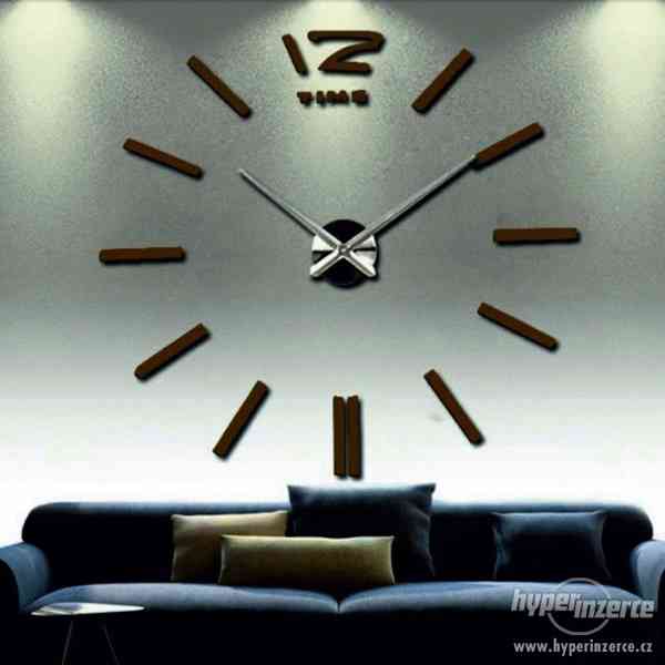 Moderní nástěnné hodiny farebné  120 cm 03-HNEDÁ RAL8011 - foto 12