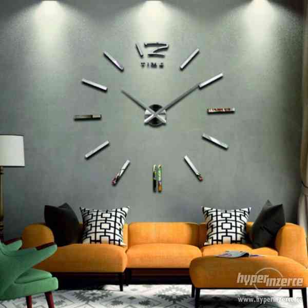 Moderní nástěnné hodiny farebné  120 cm 03-HNEDÁ RAL8011 - foto 16