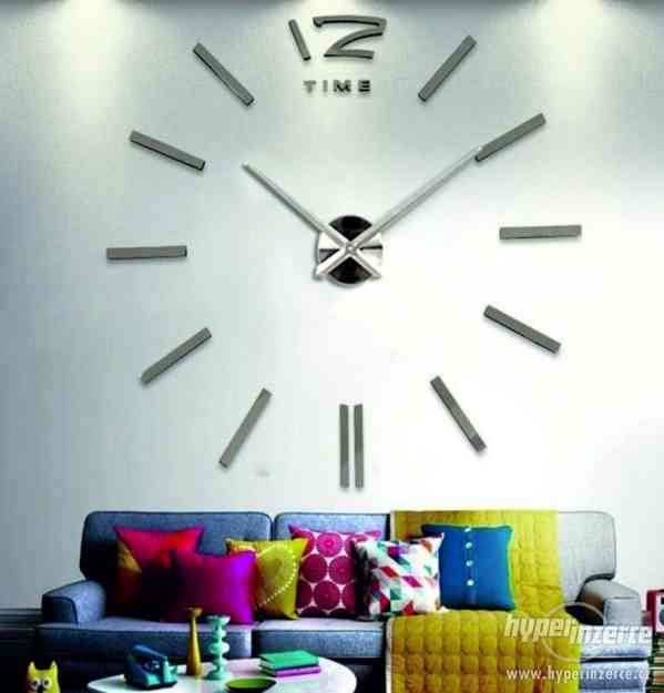 Moderní nástěnné hodiny farebné  120 cm 03-HNEDÁ RAL8011 - foto 17