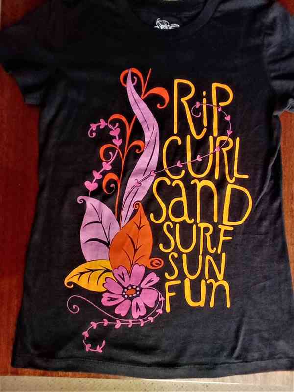 Nové dámské černé tričko značky Rip Curl - foto 1