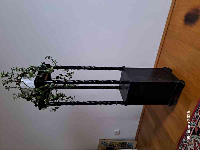 květinový stolek - foto 2