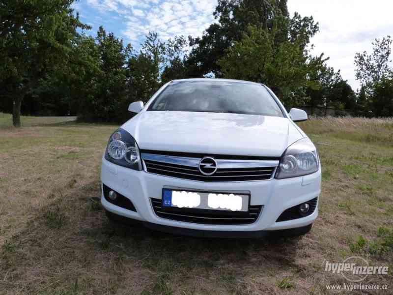 Opel Astra H, 1,6 benzín, 85 kW, rok 2011, 106 000 km - foto 3