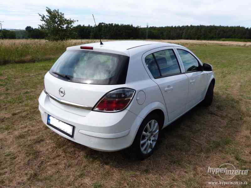 Opel Astra H, 1,6 benzín, 85 kW, rok 2011, 106 000 km - foto 6
