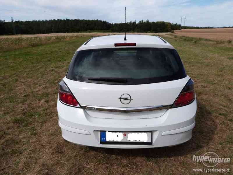 Opel Astra H, 1,6 benzín, 85 kW, rok 2011, 106 000 km - foto 7