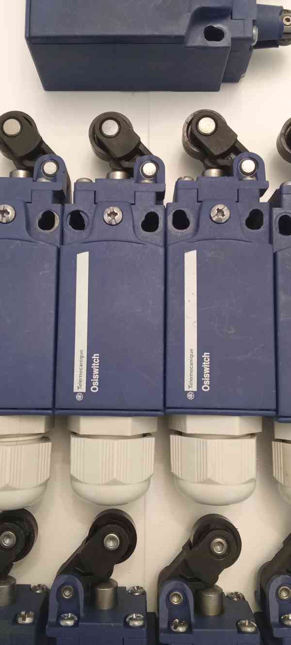 Koncový spínač Telemecanique XCKN2127P20  - foto 2