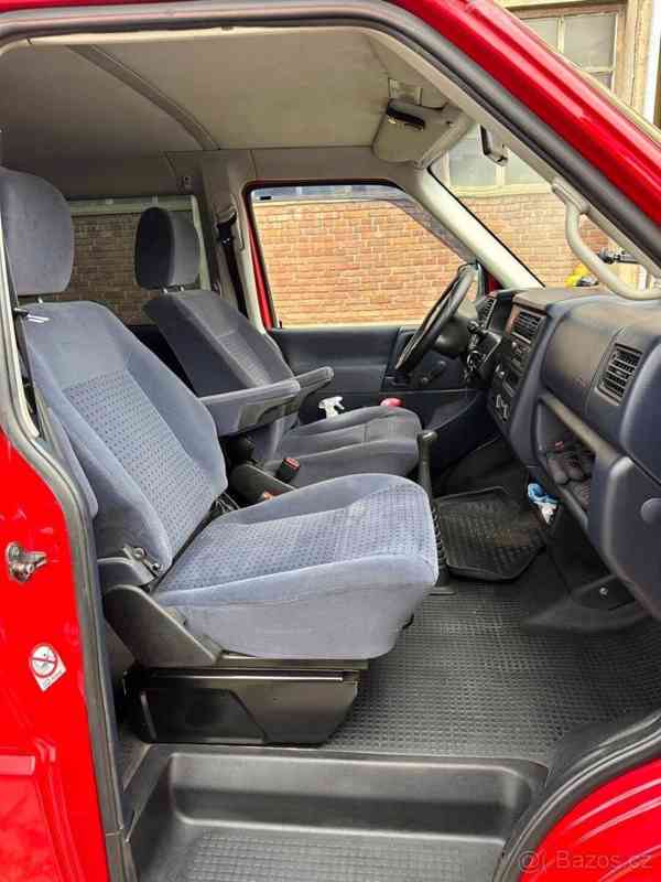 Volkswagen Caravelle 2,5 - foto 6