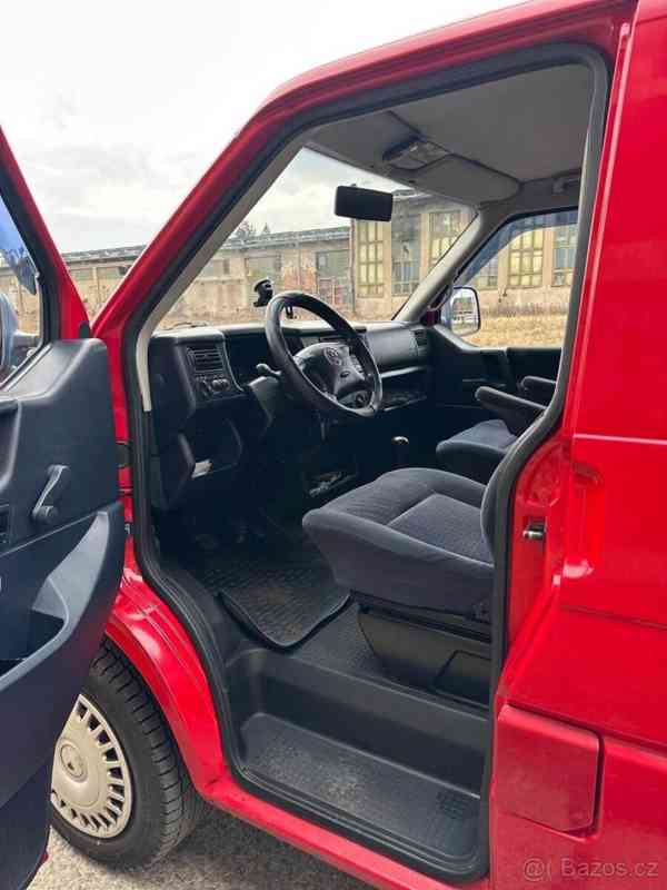 Volkswagen Caravelle 2,5 - foto 10