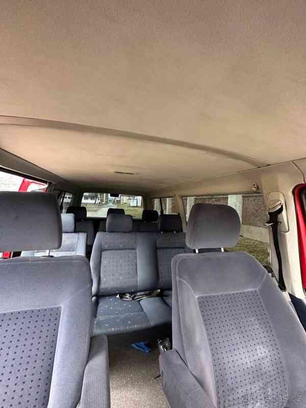 Volkswagen Caravelle 2,5 - foto 13