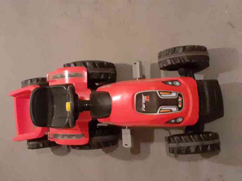 Slapaci traktor - foto 1